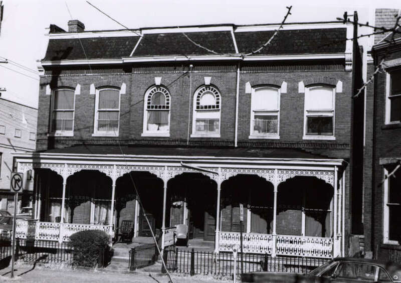 Address/Title: 100 - 102 East Clay Street
Photographer: Zehmer, John G. (John Granderson), 1942-
Original Description (from Book): This is a very late Queen Anne house with cast iron porches. The cast iron was manufactured by the Tredegar Iron Works