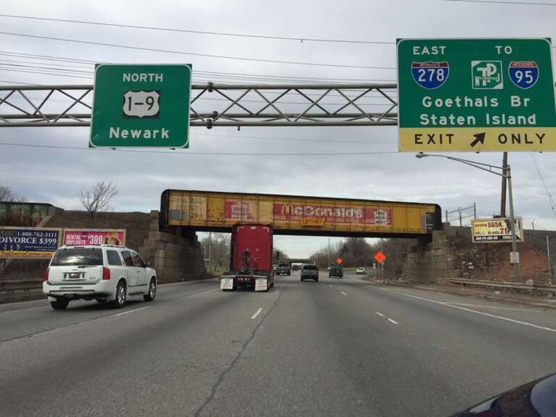 View north along Edgar Road (U.S. Route 1 and U.S. Route 9 (U.S. Route 1&amp;amp;9)) at the west end of the Union Freeway (Interstate 278) in Linden, New Jersey