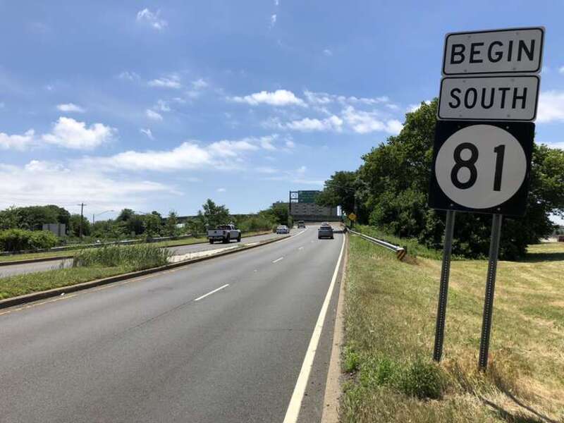 View south along New Jersey State Route 81 just south of U.S. Route 1 and U.S. Route 9 in Elizabeth, Union County, New Jersey