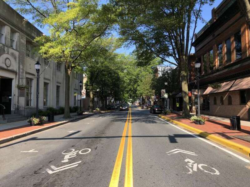 View west along Loockerman Street at State Street in Dover, Kent County, Delaware