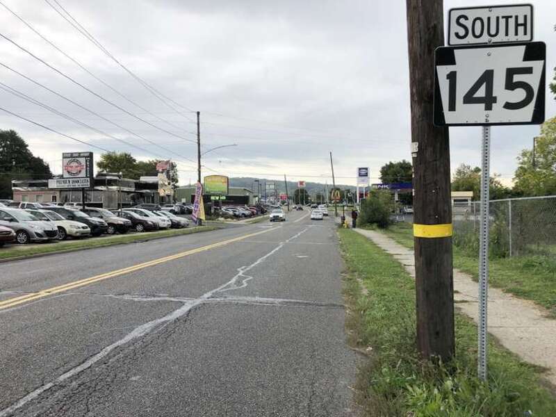 View south along Pennsylvania State Route 145 (Fourth Street) just south of Juniata Street in Allentown, Lehigh County, Pennsylvania