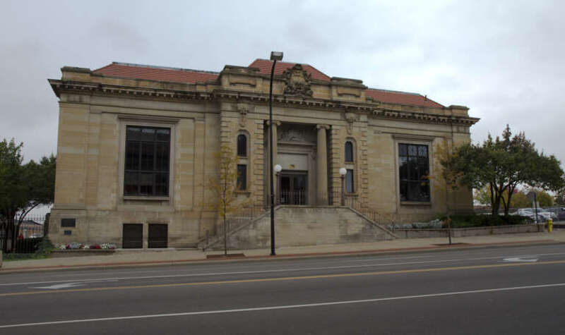 Akron Public Library (Carnegie Building), 69 East Market Street, Akron, Summit County, Ohio - view north showing south face.