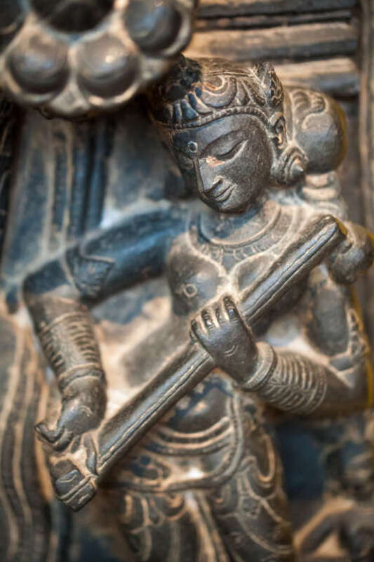 Alapini vina @ Art Institute of Chicago - detail of black schist of God Vishnu with His Consorts Lakshmi and Sarasvati - Bangladesh or Eastern India, Pala period, 10th-12th century.