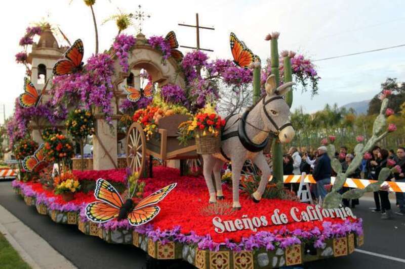 Suenos de California ~ Rose Parade 01 January 2011 ~ Pasadena, California

GOVERNOR'S Trophy = best depiction of life in California = Sierra Madre