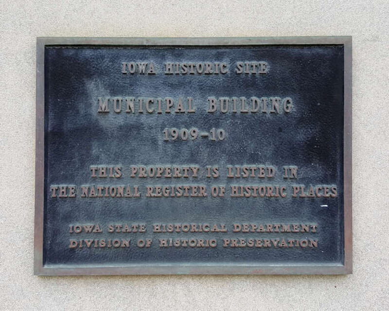 National Register of Historical Places plaque on the Des Moines Municipal Building