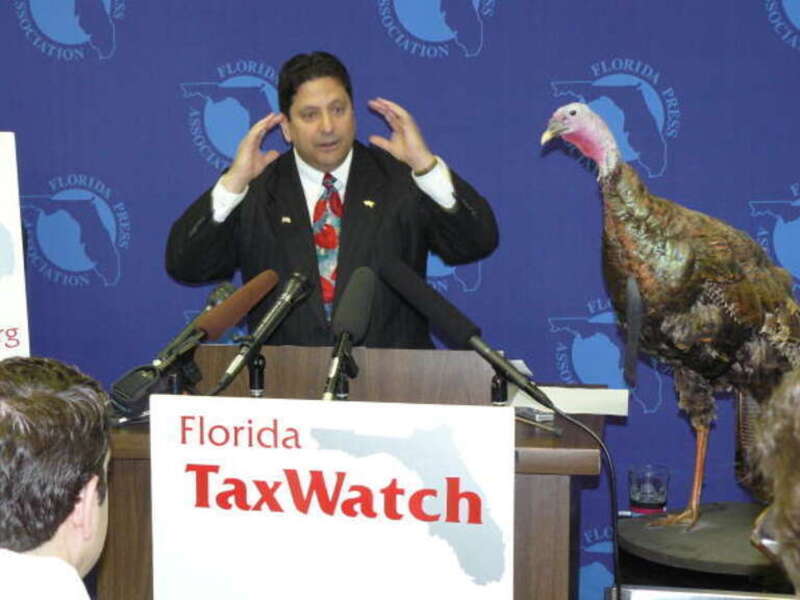 Persistent URL: floridamemory.com/items/show/23816
Local call number: PT11617
Title: Dominic Calabro, president of Florida TaxWatch, speaking in Tallahassee, Florida
Date: May 30, 2008
Physical descrip: 1 digital image - col.
Series Title: Political
