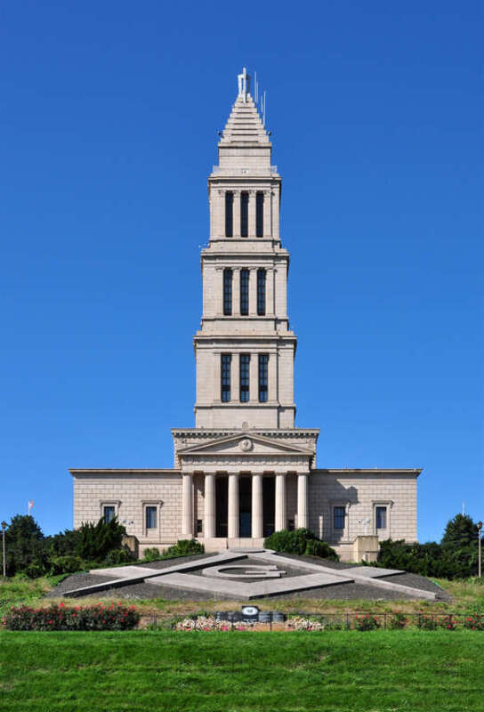 Front view of George Washington Masonic National Memorial in Alexandria, Virginia, USA.