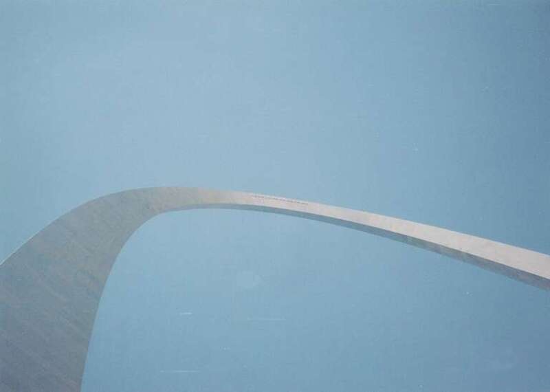 The exterior of the Gateway Arch in St. Louis, Missouri (United States).