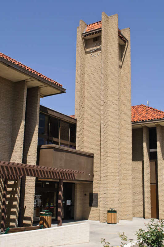 The entrance to the Glendora Public Library. The prominent clock tower at the civic center plaza is a rather unusual feature for an American suburban town - it is a feature more commonly expected in European cities.
I am paying a visit to Glendora,