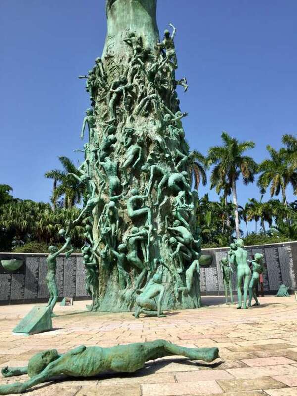 Detalle del monumento a las víctimas del Holocausto en Miami Beach