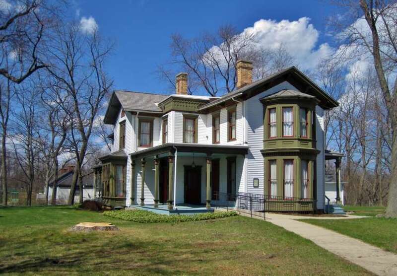 The Joseph T. Bowen Country Club in Waukegan (1843). In 1857, the house on the property was sold to John Charles Haines, a flour manufacturer and politician, for use as a summer home. The next year, Haines was elected Mayor of Chicago, interrupting