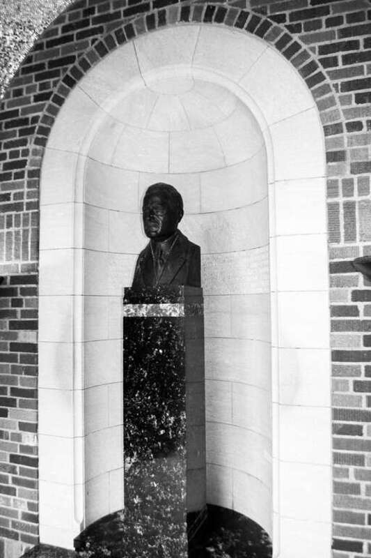 A statue of Prince Lucien Campbell in the Prince Lucien Campbell Courtyard at the Jordan Schnitzer Museum of Art