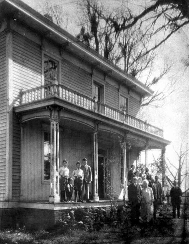 The historic Smith-Ohmart House (built 1870), located at 2655 East Nob Hill Street, Southeast, in Salem, Oregon, United States, is listed on the US National Register of Historic Places.


This is an image of a place or building that is listed on the