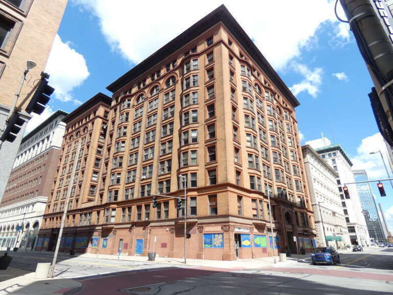 Photo showing the Spitzer Building in downtown Toledo, Ohio.