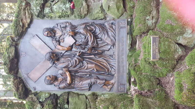 Station 6 Veronica Wipes the Face of Jesus