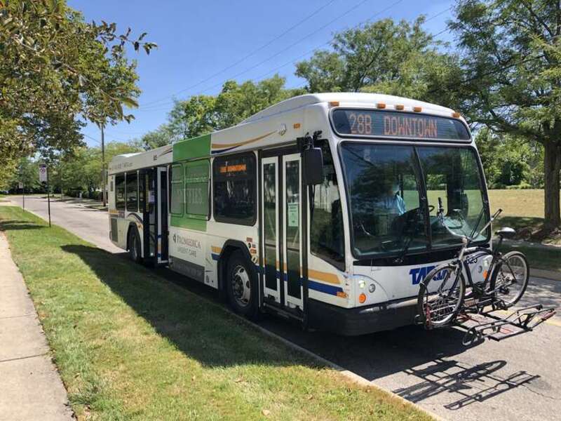 A TARTA Bus during the COVID-19 pandemic at the Toledo Museum of Art.