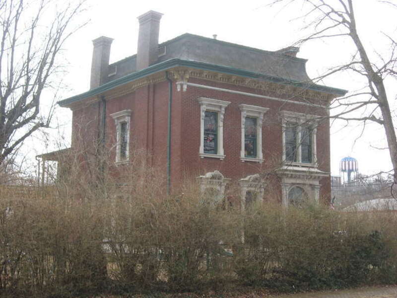 Front and eastern side of the Underwood-Jones House, located at 506 State Street in Bowling Green, Kentucky, United States.  Built in 1875, it is listed on the National Register of Historic Places.
