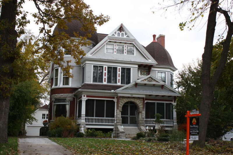 The house at 1212 Washington Ave. in w:Oshkosh, Wisconsin, a contributing property in the w:Washington Avenue Historic District.
