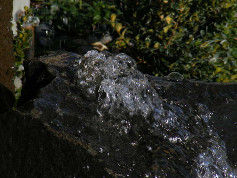 A sequence of photos showing diffrent exposure times.