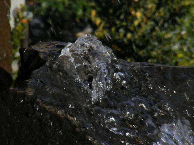 A sequence of photos showing diffrent exposure times.