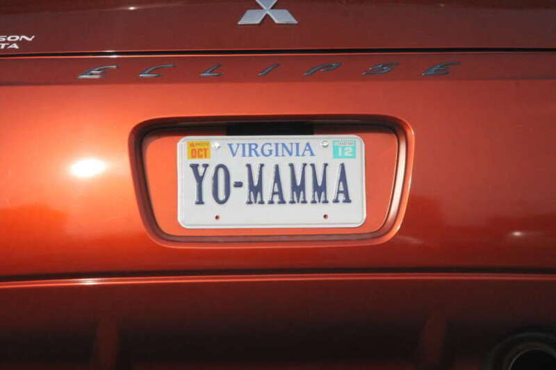 A car plate from Virginia with the phrase Yo-Mamma