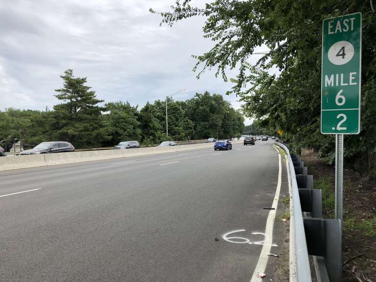 View east along New Jersey State Route 4 just east of the exit for Bergen County Route 41 (River Road) in Teaneck Township, Bergen County, New Jersey