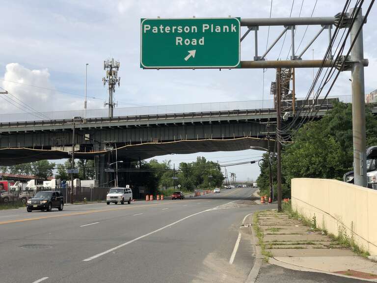 View north along U.S. Route 1 and U.S. Route 9 (Tonnelle Avenue) at the exit for Paterson Plank Road in North Bergen Township, Hudson County, New Jersey