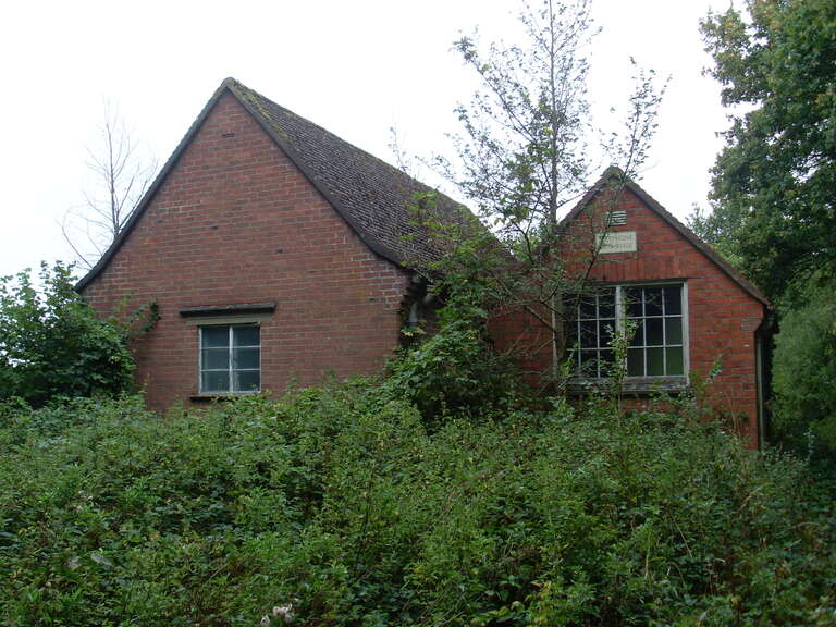 Former Telephone Exchange,Turgis Green Situated on the A33 Reading Road, this TE was replaced by the TE in Sherfield-On-Loddon during the 1970s, SU6857 refers. Its postcode is RG27 0AE.