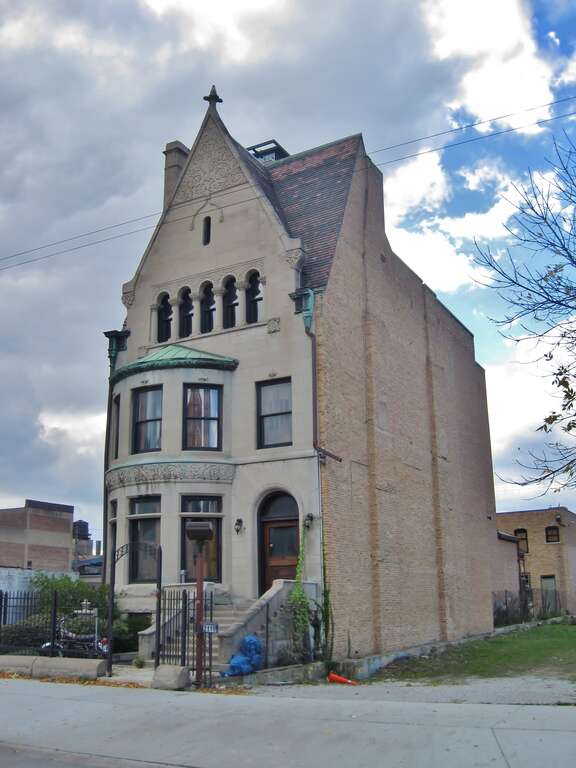 Harriet F. Rees House in Chicago (1888). Rees was the widow of real estate mogul James H. Rees. She lived here until her death in 1892. Edson Keith, a milliner, purchased the house from her estate. His daughter married architect David Adler.




This