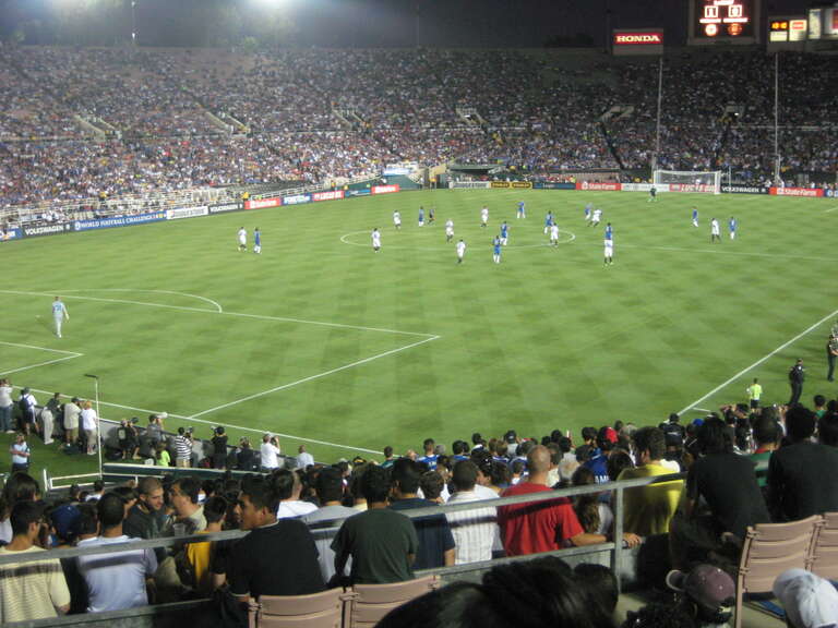 A wide shot of Inter vs Chelsea at the Rose Bowl in Pasadena, California, United States.