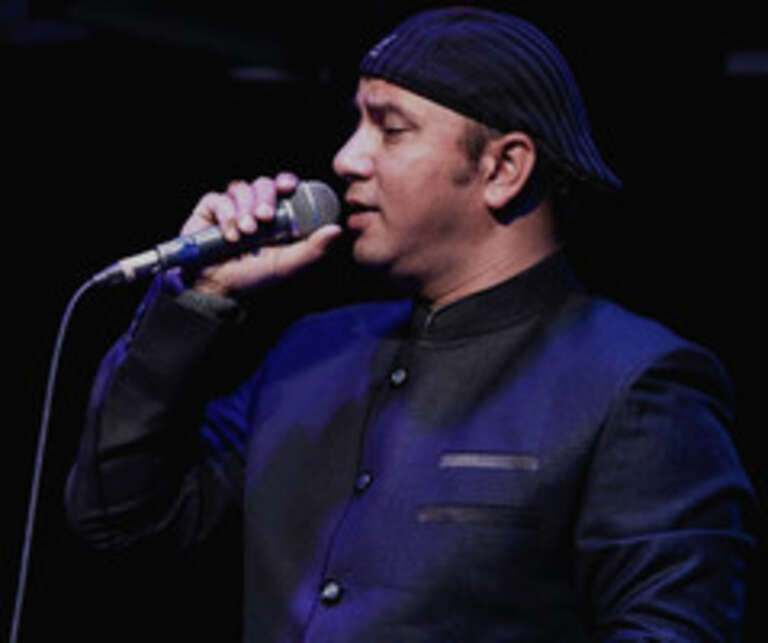 Karna Das performing in Melbourne, Florida in 2016.