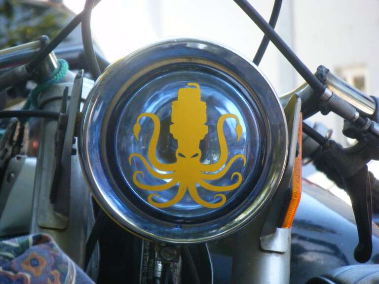 Landsquids (Moped Army) Bikes Loaded02