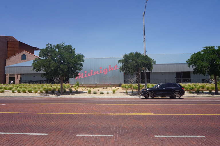 Midnight Shift Restaurant &amp;amp; Bar in Lubbock, Texas (United States).