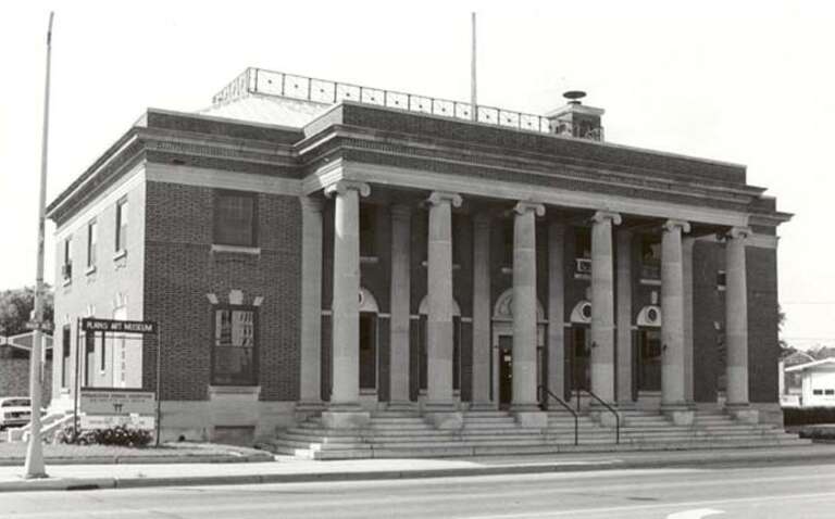 Moorhead, Minnesota Federal Court House and Post Office (1980)
Completed 1915.
Supervising Architect: Oscar Wenderoth
Building used by the U.S. District Court for the District of Minnesota.

Now the Rourke Art Museum.