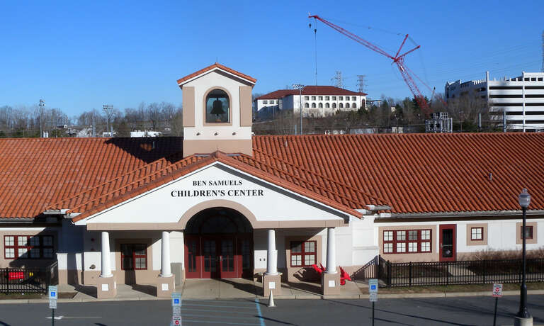 Looking east from high road at en:Montclair State University Children Center on a sunny afternoon.