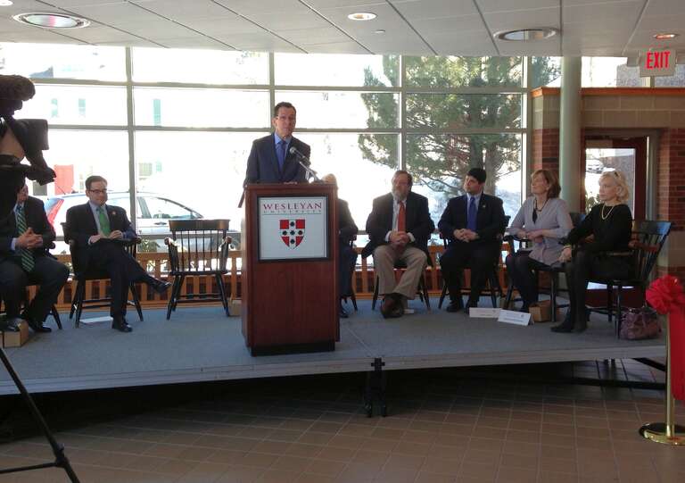 Thursday, March 6, 2014 -- Governor Dannel P. Malloy joined state and local officials at Wesleyan University in Middletown to help power up the first microgrid project to come online under the inaugural round of Connecticut’s statewide microgrid