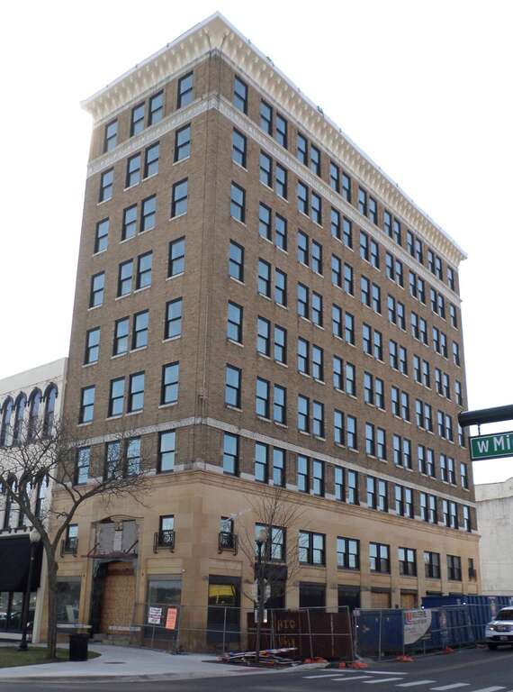 The People's National Bank building, located at 101 E Michigan Ave in Jackson, MI. It is now used as an apartment building. The building is listed on the National Register of Historic Places.