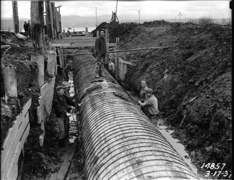 Workers installing Henderson Street trunk sewer, Seattle, Washington, U.S., 1937.