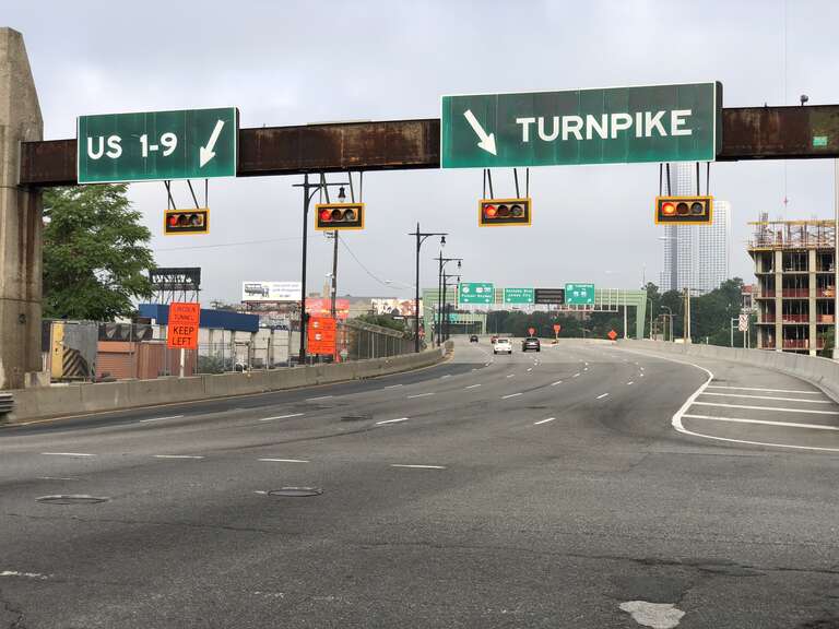 View west along Interstate 78 and New Jersey State Route 139 (14th Street) just east of the exit for U.S. Route 1/U.S. Route 9 in Jersey City, Hudson County, New Jersey