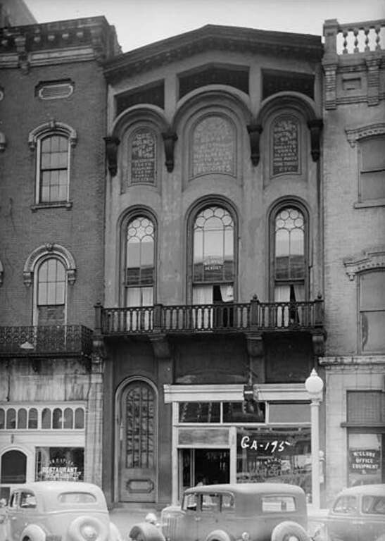 Emerson &amp;amp; Holmes Building, 556 Mulberry Street, Macon (Bibb County, Georgia) - cropped


This file comes from the Historic American Buildings Survey (HABS), Historic American Engineering Record (HAER) or Historic American Landscapes Survey