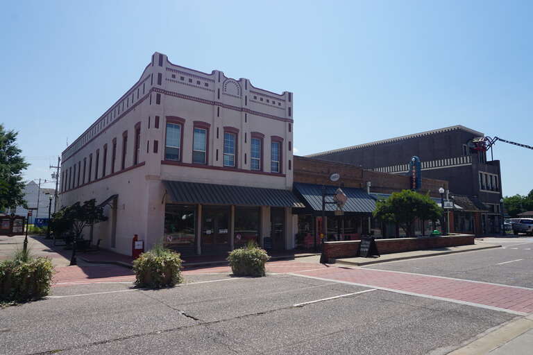 West Main Street in Lewisville, Texas (United States).