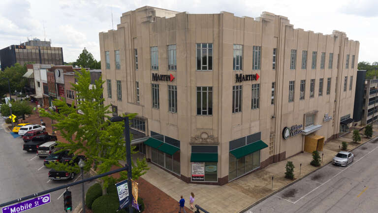 This is an image of a place or building that is listed on the National Register of Historic Places in the United States of America. Its reference number is 98001025.