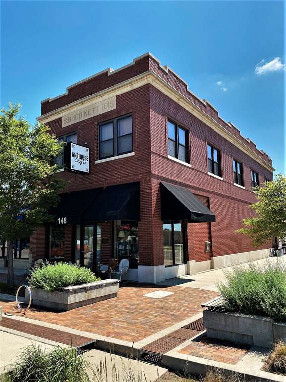 S D. Robinett Building  2007 Tornado survivor as it appears in 2021.  Current building owner operates an antique store in the street level.