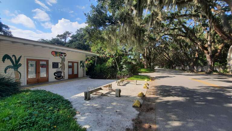 St. Augustine, the oldest city in the US, is nationally famous for its Spanish-era architecture and charming pedestrian streets. Abundant with eye-catching architectural gems, the city is regularly packed with tourists, most of whom tend to stay at