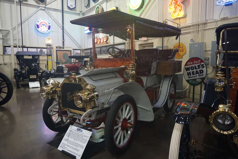 A 1904 Peerless Type 8 Style K at Stahls Automotive Collection in Chesterfield Township, Michigan (United States).