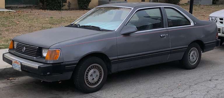 Mercury topaz 2-door coupe, the near identical twin of the Ford Tempo