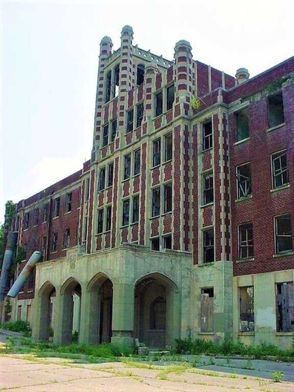Waverly Hills Sanatorium main entrance.