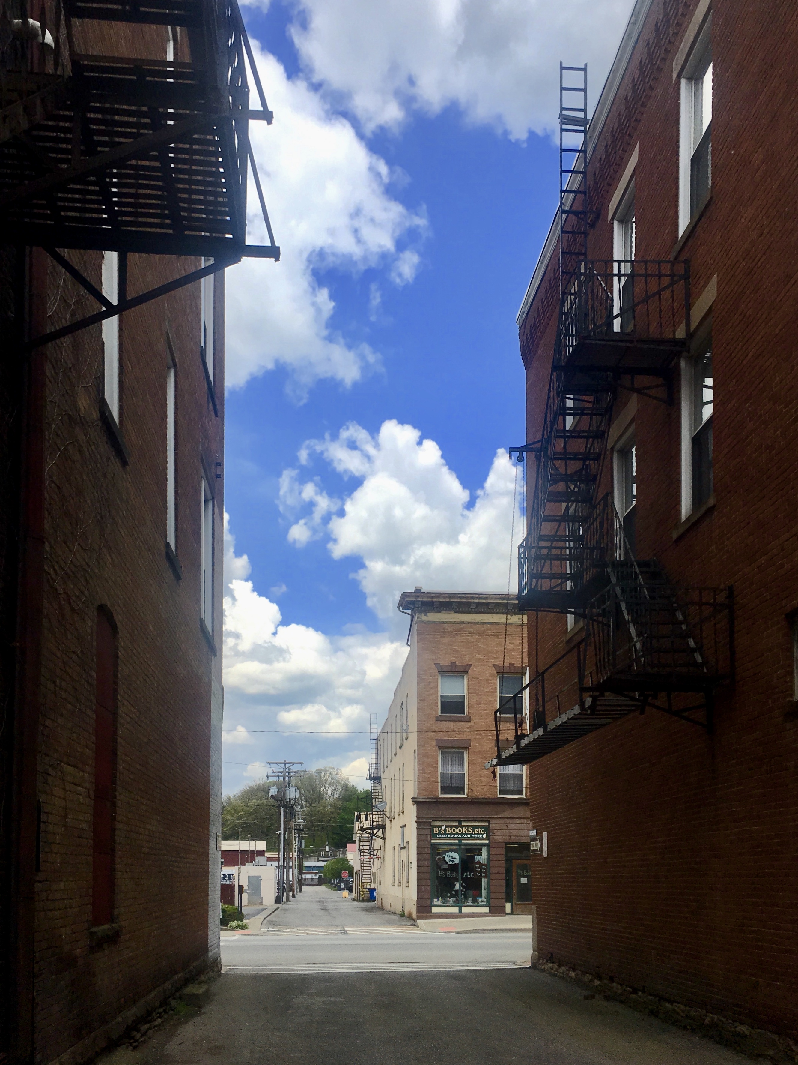 Looking northward toward West Mahoning Street (US 119) along the alley between Findley and Jefferson Streets, Punxsutawney, Pennsylvania, May 2019.