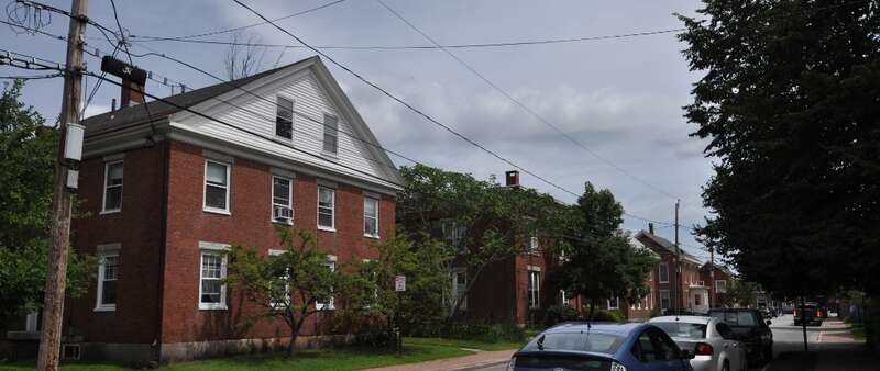 Lincoln Street Historic District. Even-numbered side of street.