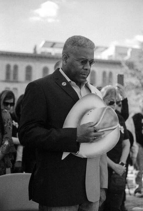 Allen West Praying at a wreath laying event at the Alamo March 6, 2021
Taken with my Sears TLS 35mm Camera and a 50mm 1.8f Pancolar Carl Zeiss Jena Lens Developed and scanned myself. Edited in Adobe Lightroom. Film is Ultrafine Finesse 400.